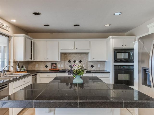 6021 Oak Tree Road, Edmond, OK 73025