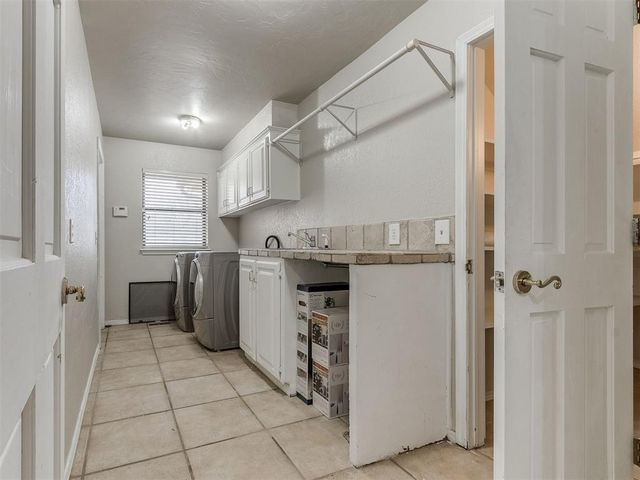 6021 Oak Tree Road, Edmond, OK 73025