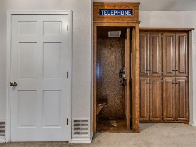 6021 Oak Tree Road, Edmond, OK 73025