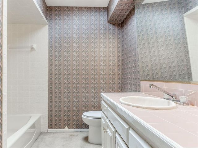 6021 Oak Tree Road, Edmond, OK 73025