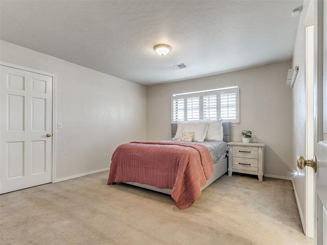 6021 Oak Tree Road, Edmond, OK 73025