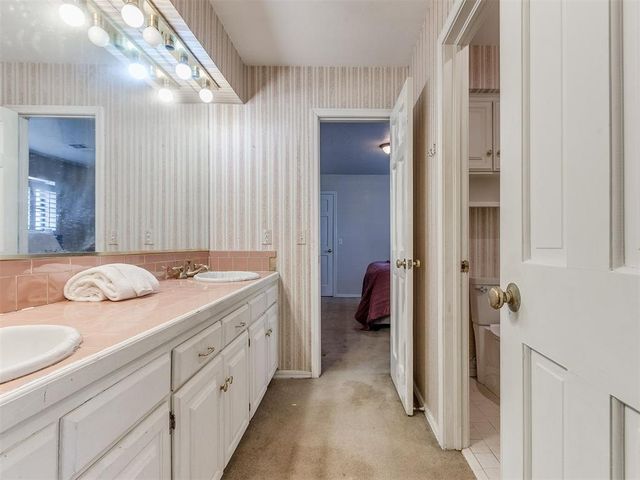 6021 Oak Tree Road, Edmond, OK 73025