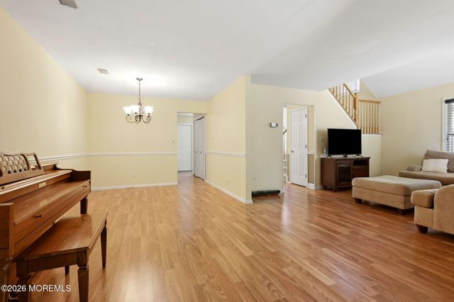 7 Browning Court, Freehold, NJ 07728