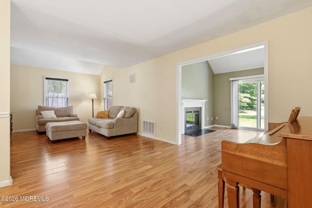 7 Browning Court, Freehold, NJ 07728