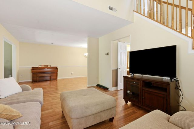 7 Browning Court, Freehold, NJ 07728