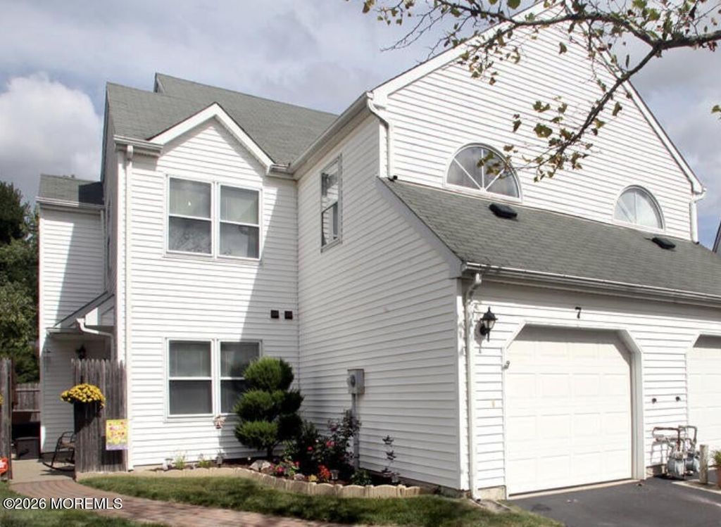 7 Browning Court, Freehold, NJ 07728