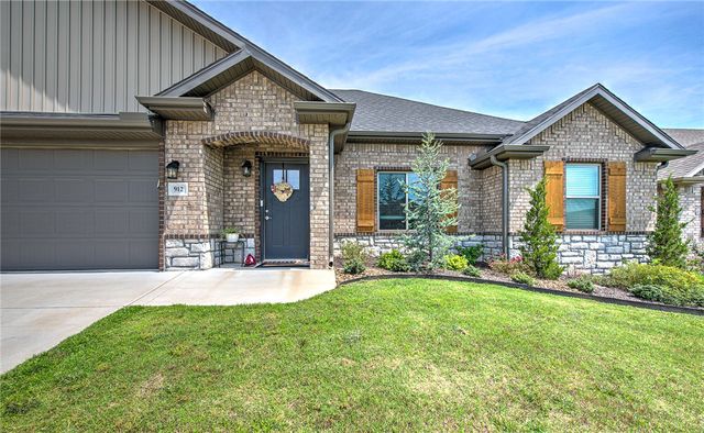 912 E Pinnacle Street, Prairie Grove, AR 72753
