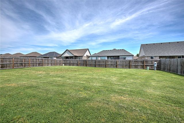 912 E Pinnacle Street, Prairie Grove, AR 72753