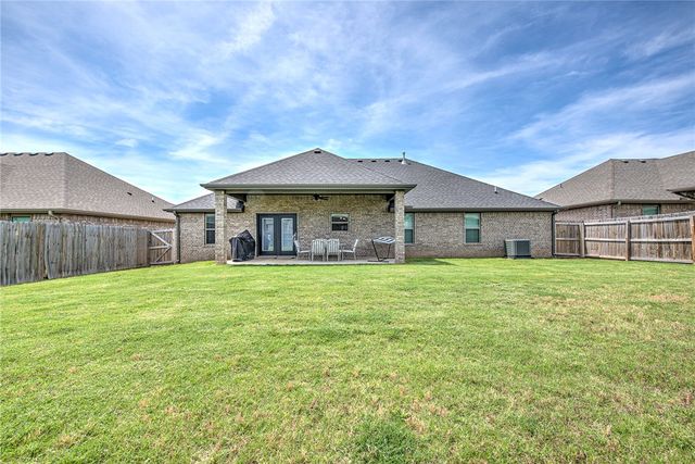 912 E Pinnacle Street, Prairie Grove, AR 72753