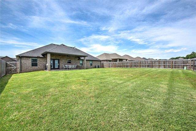 912 E Pinnacle Street, Prairie Grove, AR 72753