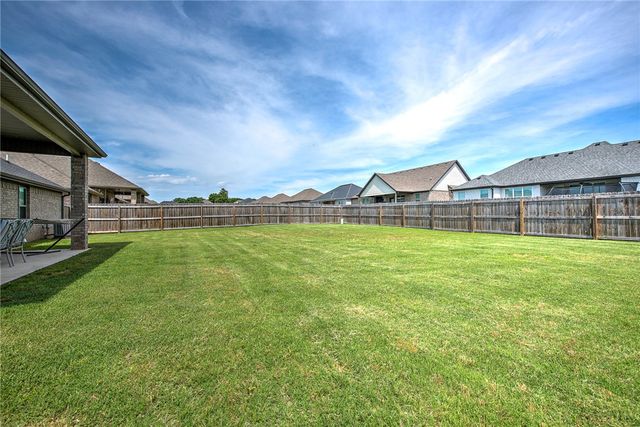 912 E Pinnacle Street, Prairie Grove, AR 72753