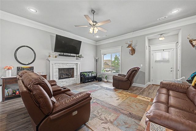 912 E Pinnacle Street, Prairie Grove, AR 72753