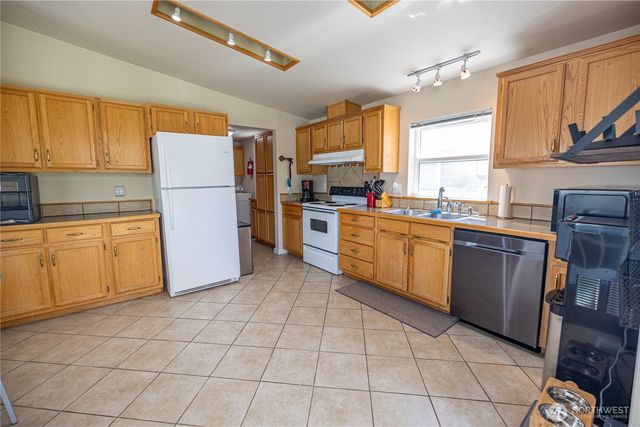 878 SW Hunter Avenue, Quincy, WA 98848