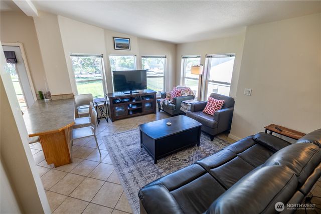 878 SW Hunter Avenue, Quincy, WA 98848