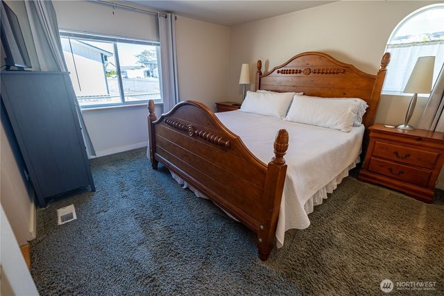 878 SW Hunter Avenue, Quincy, WA 98848