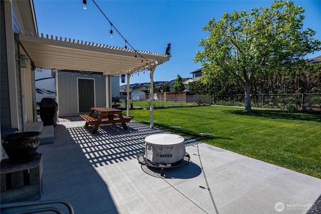 878 SW Hunter Avenue, Quincy, WA 98848