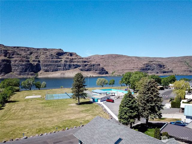 878 SW Hunter Avenue, Quincy, WA 98848