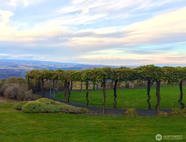 878 SW Hunter Avenue, Quincy, WA 98848