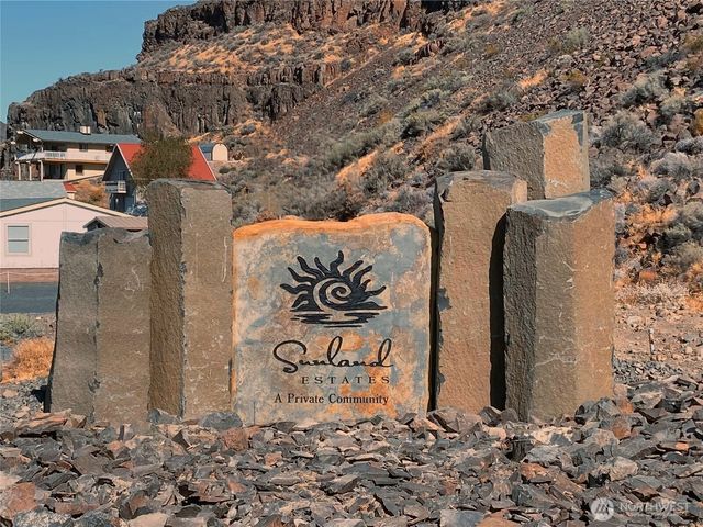 878 SW Hunter Avenue, Quincy, WA 98848