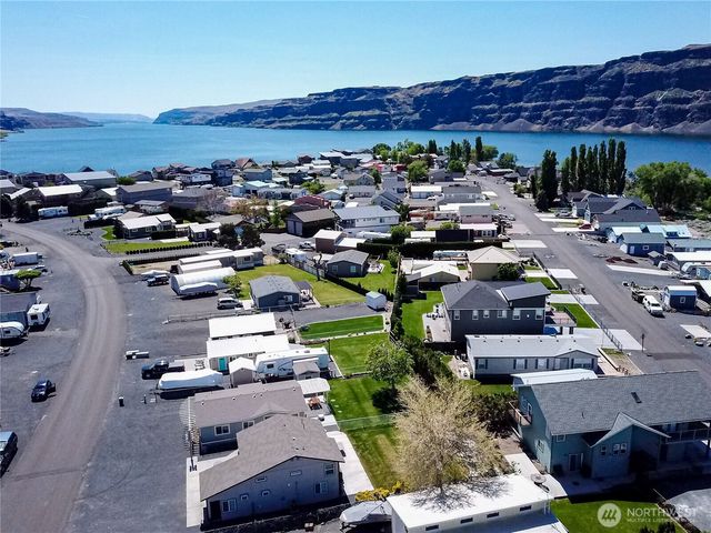 878 SW Hunter Avenue, Quincy, WA 98848