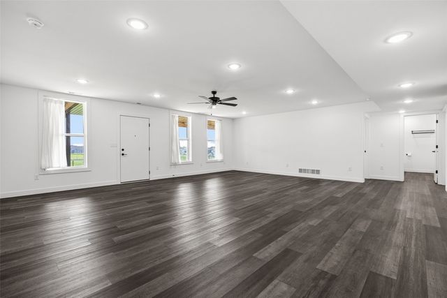 1404 Green Oak Pass, Tiffin, IA 52340