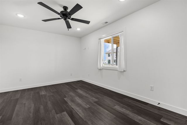 1404 Green Oak Pass, Tiffin, IA 52340