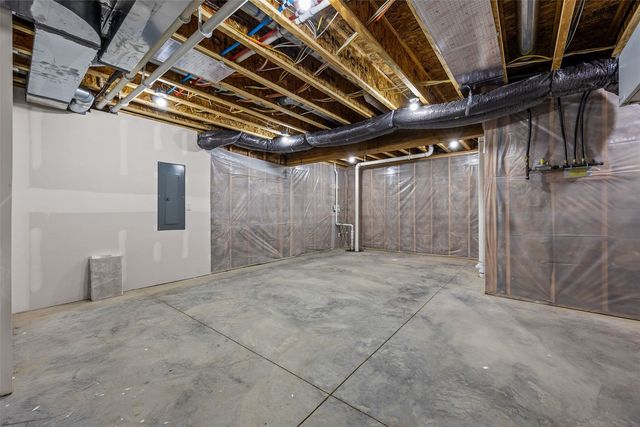1404 Green Oak Pass, Tiffin, IA 52340