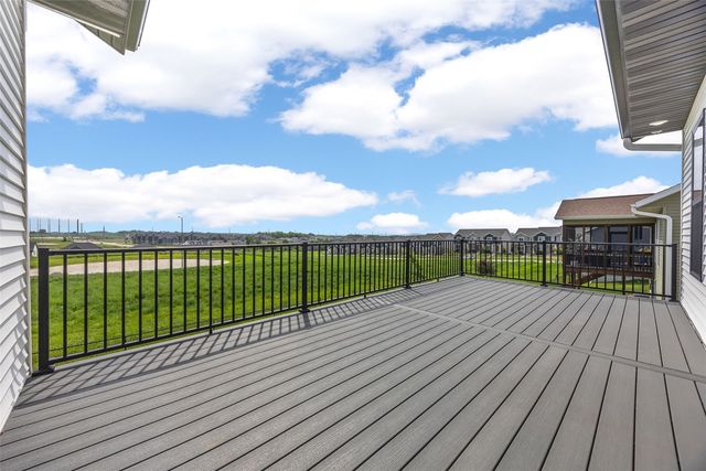 1404 Green Oak Pass, Tiffin, IA 52340