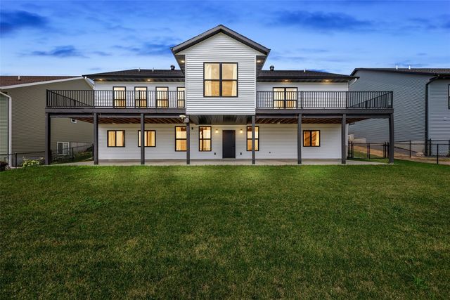 1404 Green Oak Pass, Tiffin, IA 52340