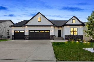 1404 Green Oak Pass, Tiffin, IA 52340