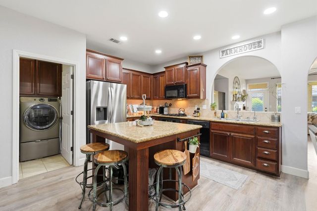 3029 W Vine Avenue, Visalia, CA 93291