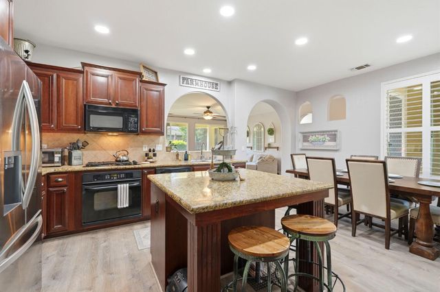 3029 W Vine Avenue, Visalia, CA 93291