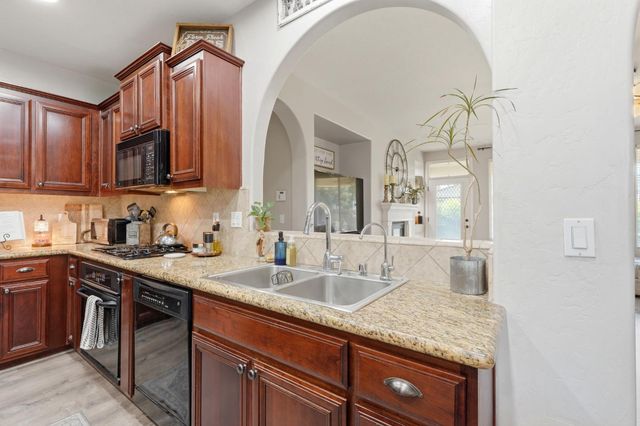 3029 W Vine Avenue, Visalia, CA 93291