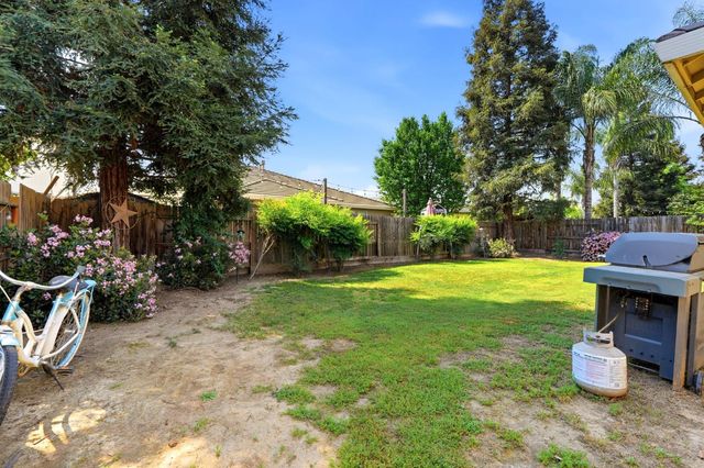 3029 W Vine Avenue, Visalia, CA 93291