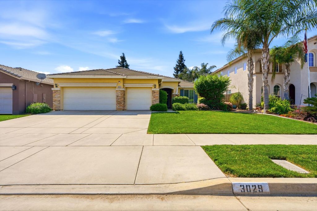 3029 W Vine Avenue, Visalia, CA 93291