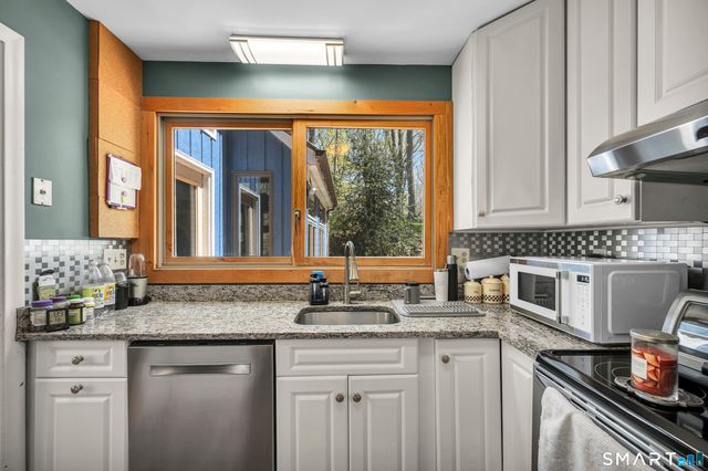 170 Weatherly Trail, Guilford, CT 06437