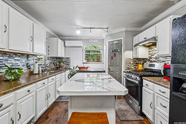 8101 & 8103 Janda Susan Rd, San Antonio, TX 78209