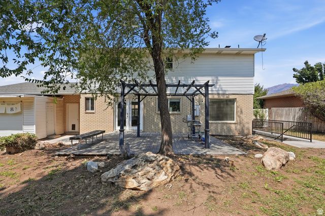1944 E BRADY CREEK DR, Sandy, UT 84093