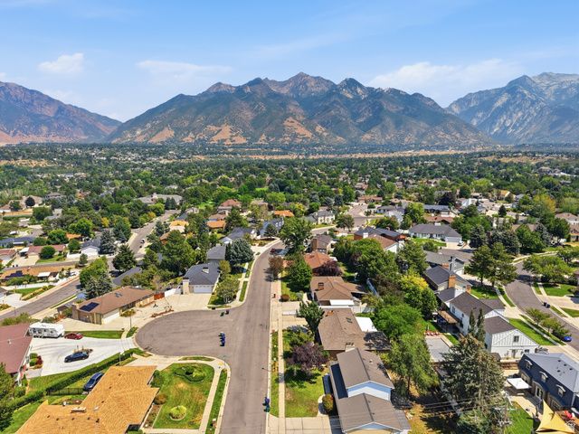 1944 E BRADY CREEK DR, Sandy, UT 84093