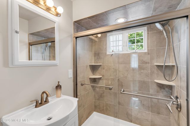 4 Middlesex Road, Matawan, NJ 07747
