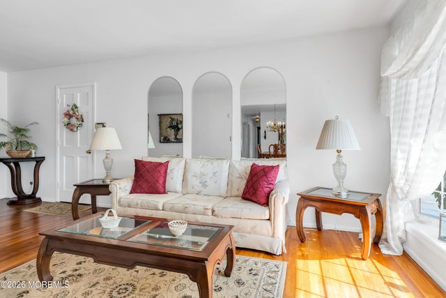 4 Middlesex Road, Matawan, NJ 07747