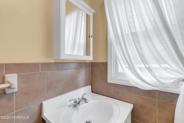 4 Middlesex Road, Matawan, NJ 07747