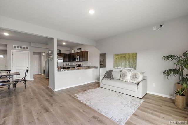 51419 Tides Drive Unit 7G, Chesterfield, MI 48051