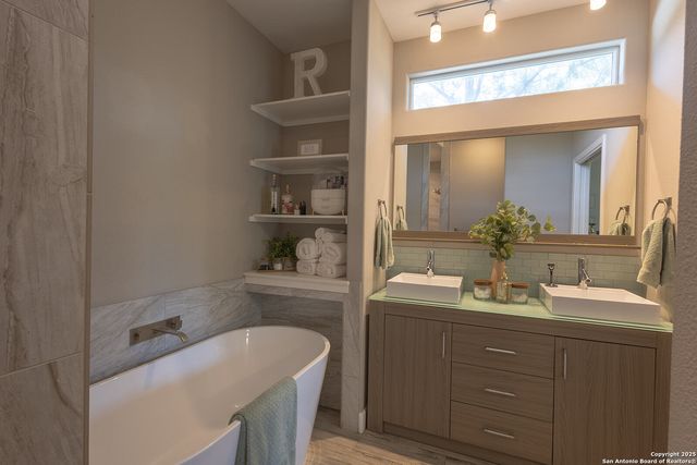104 kahalulu, Bastrop, TX 78602