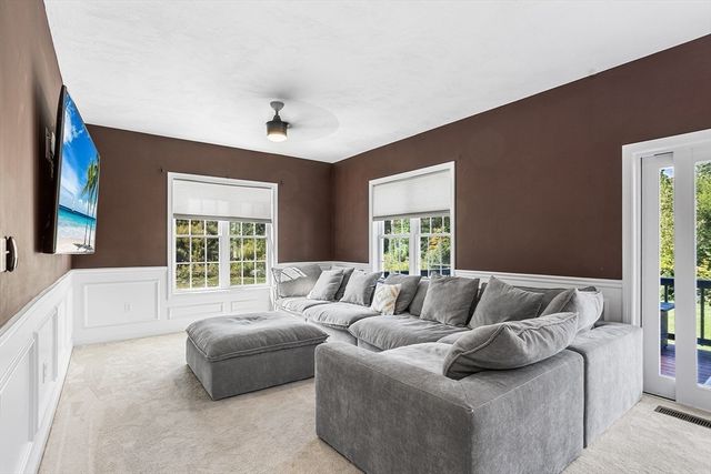 39 Hycrest Rd, Charlton, MA 01507