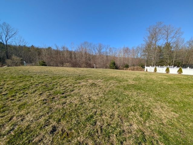 39 Hycrest Rd, Charlton, MA 01507