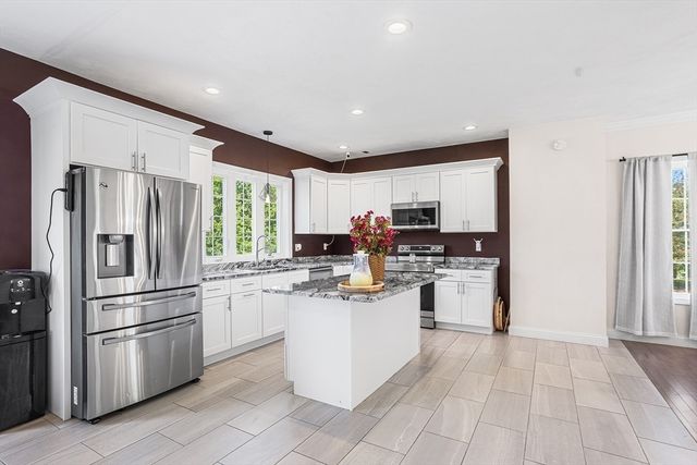 39 Hycrest Rd, Charlton, MA 01507