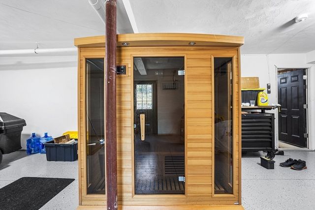 39 Hycrest Rd, Charlton, MA 01507