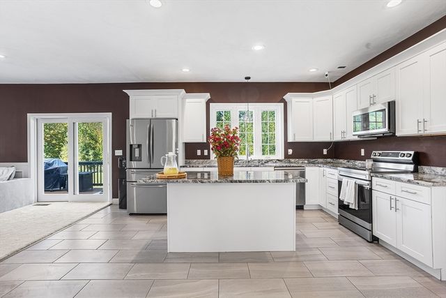 39 Hycrest Rd, Charlton, MA 01507