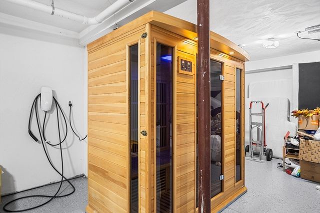 39 Hycrest Rd, Charlton, MA 01507